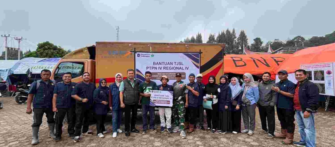 Hadir di Tengah Bencana, PTPN IV Regional IV Salurkan Bantuan untuk Warga Terdampak Banjir Bandang di Solok