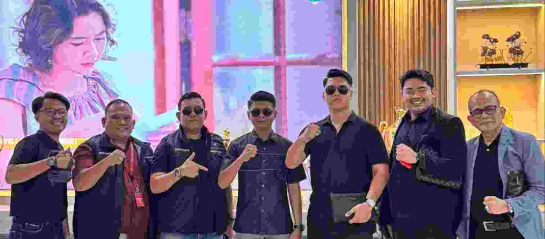 Tim pelapor dugaan suap seleksi Bintara Polda Jambi berfoto bersama