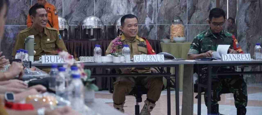 Gubernur Jambi Al Haris memimpin rapat evaluasi penanganan karhutla di Batang Hari
