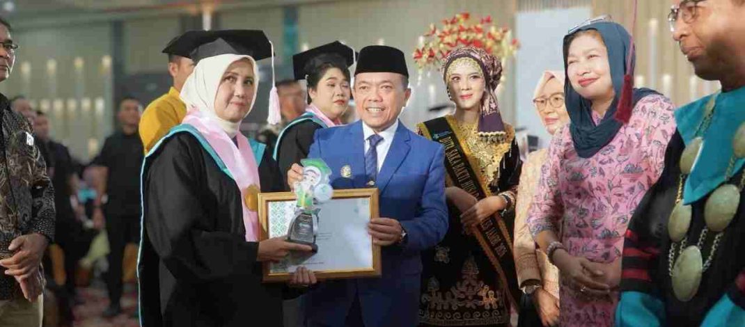Gubernur Al Haris menghadiri wisuda Poltekkes Kemenkes Jambi 2026