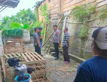 Petugas dan warga berada di lokasi kejadian di Pematang Kandis, Bangko, Merangin