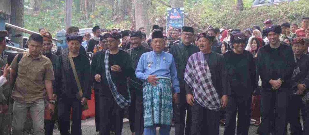 Wagub Jambi Abdullah Sani membuka Festival Budaya Kerinci 2026 di Dermaga Danau Kerinci.