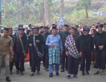 Wagub Jambi Abdullah Sani membuka Festival Budaya Kerinci 2026 di Dermaga Danau Kerinci.